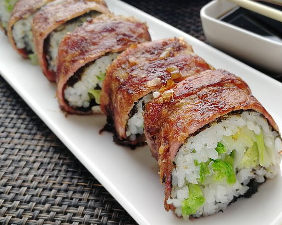 Hot rolls with Chinese cabbage and bacon