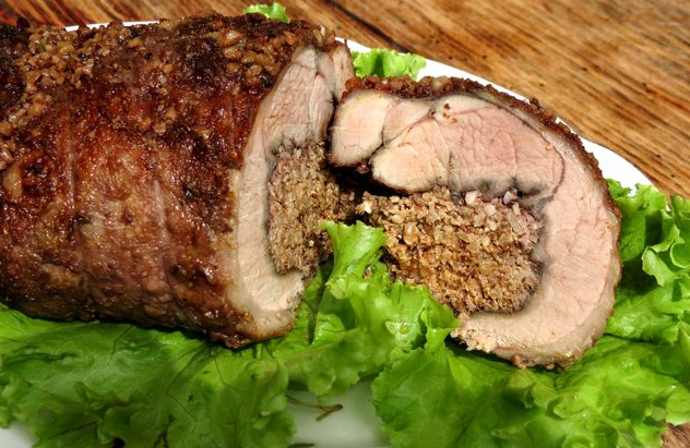 Turkey fillet roll in wine and pomegranate marinade, with nut filling