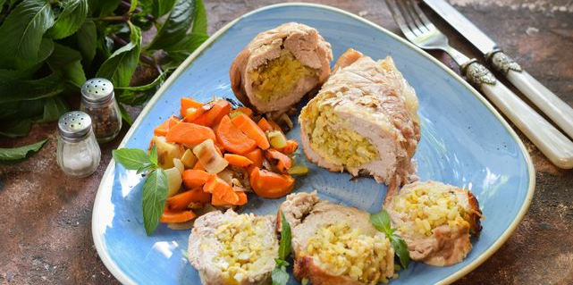 Pork roll stuffed with spicy rice, baked with vegetables