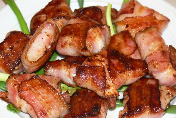 Appetizer of chicken fillet in bacon