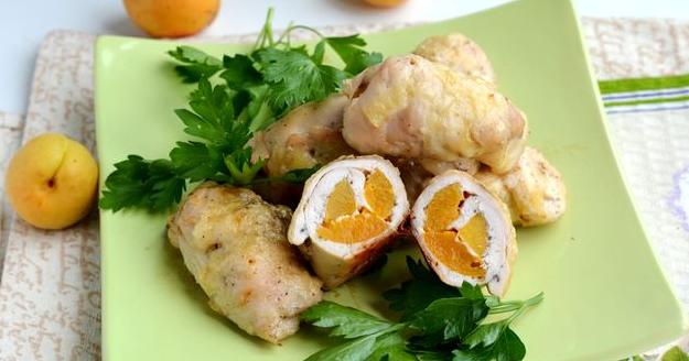 Chicken rolls with apricots and cheese (in the oven)