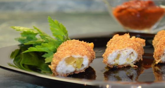 Chicken rolls with cheese and bell pepper