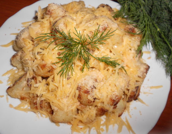 Fried cauliflower with breadcrumbs and cheese