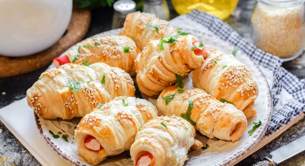 Puff pastry with crab sticks and cheese