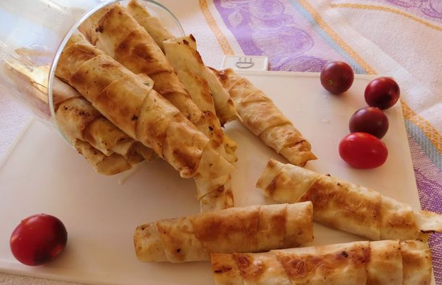 Lavash rolls with meat, tomatoes and cheese