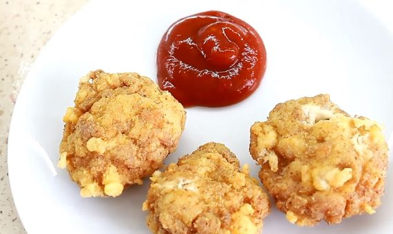 Chicken nuggets (Chicken McNuggets) with cheese