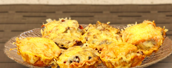 Snack muffins from chicken fillet with stuffing