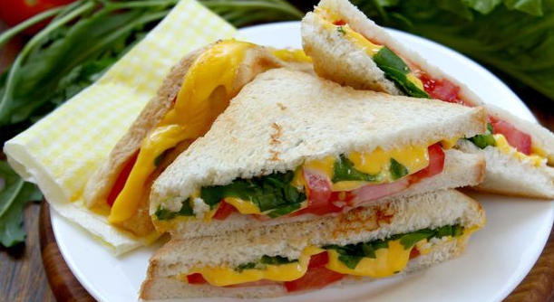 Hot sandwiches with cheese, tomatoes and herbs