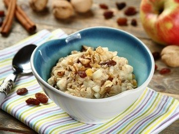 Oatmeal with dried fruits and nuts