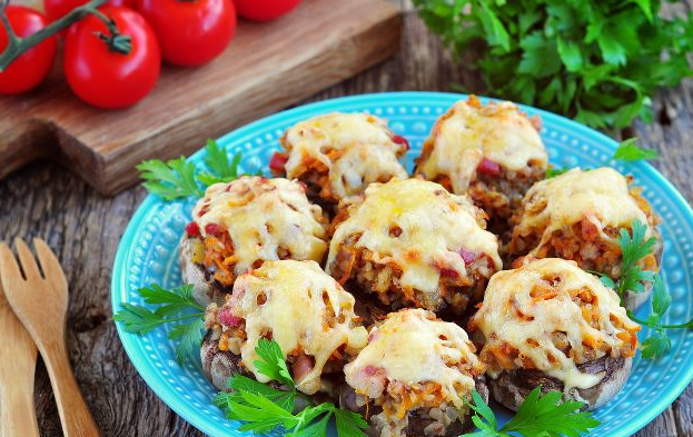 Mushrooms stuffed with buckwheat