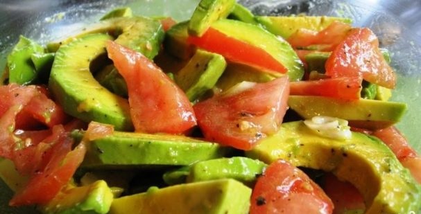 Spicy salad with avocado and tomatoes