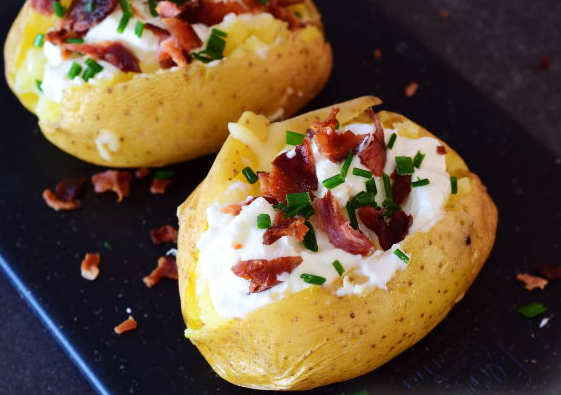 Potatoes with cheese, bacon and sour cream (microwaveable)