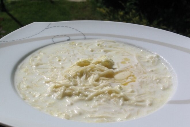 Milk soup with egg and garlic
