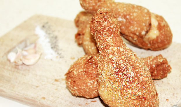Chicken legs in crispy breadcrumbs