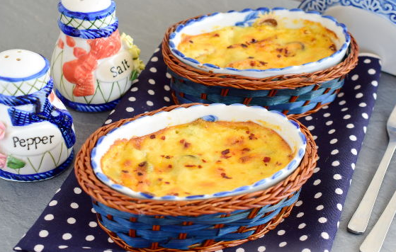 Mussels baked in Mornay sauce