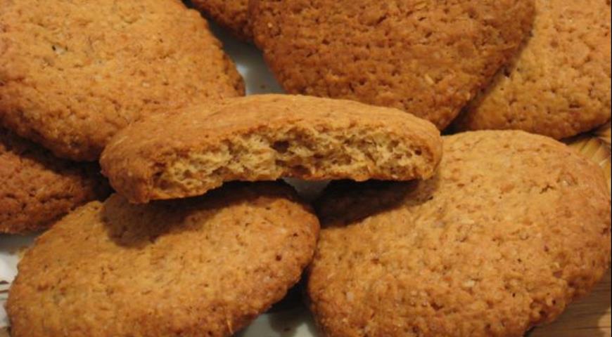 Oatmeal cookies with ginger-lemon jam