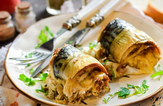 Baked mackerel rolls stuffed with mushrooms