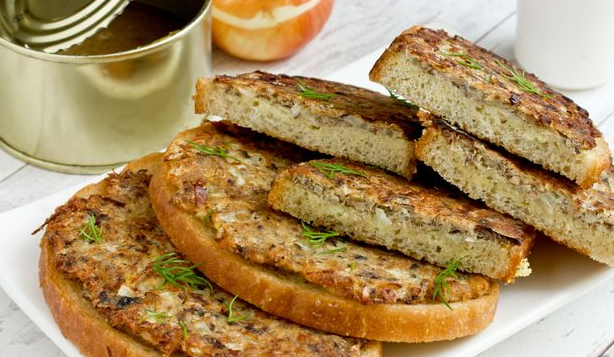 Croutons with canned fish