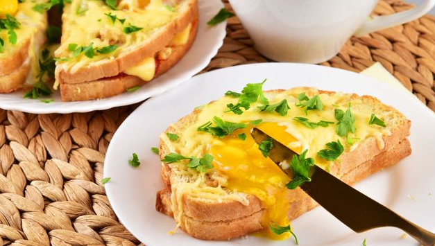 Fried eggs in bread, with minced meat and cheese (in the oven)