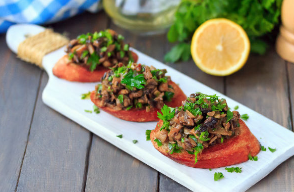 Sandwiches with mushrooms