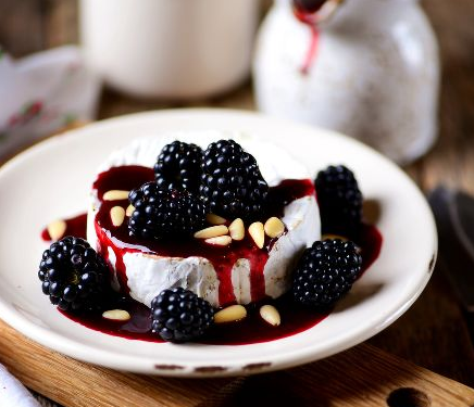 Baked camembert with blackberries