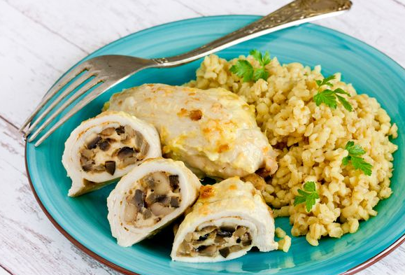 Chicken rolls with mushrooms, olives and cheese (in the oven)