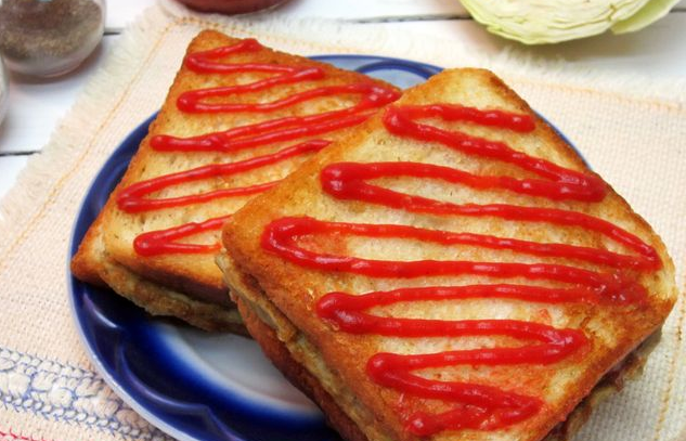 Tasty Sandwich with cabbage and eggs