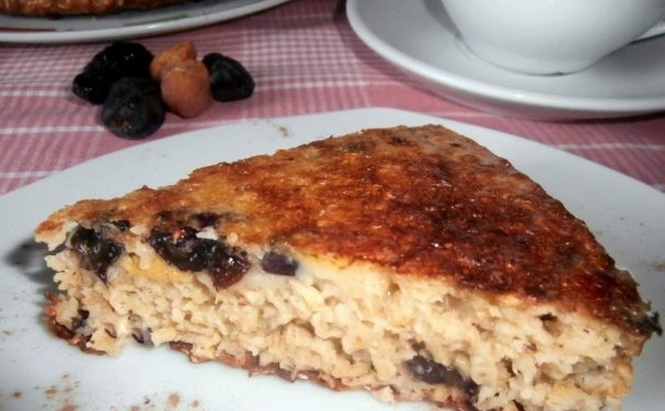 Cottage cheese pie with dried fruits