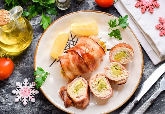 Chicken rolls with avocado in bacon
