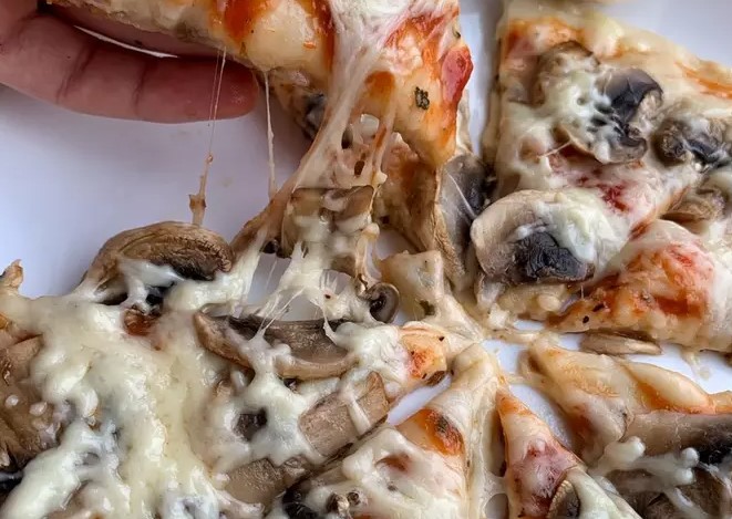 Pizza with mushrooms without oven