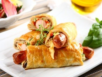 Sausages with vegetables in puff pastry