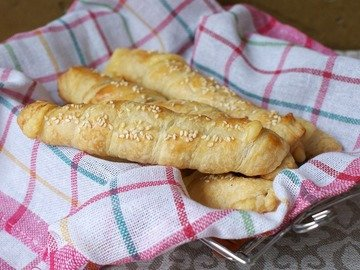 Puff sticks with ham and cheese