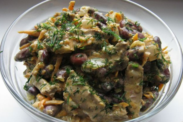 Bean salad with liver