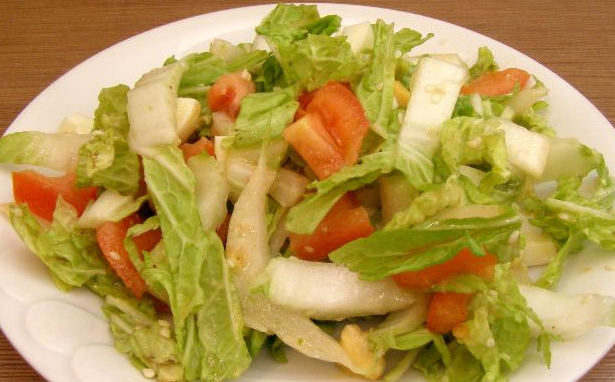 Beijing cabbage salad with tomatoes and sesame seeds