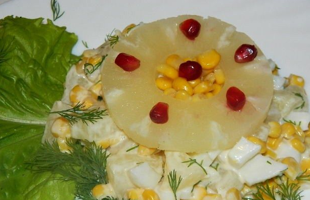 Salad with pineapple and squid 