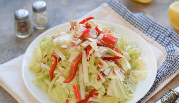 Salad with Beijing cabbage, crab sticks, apple and bell pepper