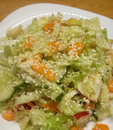 Vegetable salad with apple and sesame