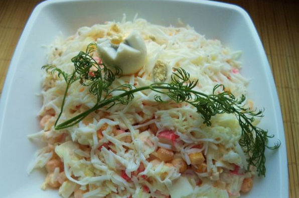 Crab salad with pineapple