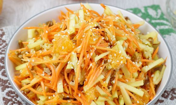 Salad with carrots, tangerines, apples and walnuts