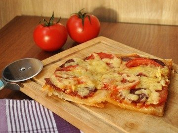 Thin yeast-free pizza
