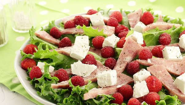 Salad with ham, raspberries and feta cheese