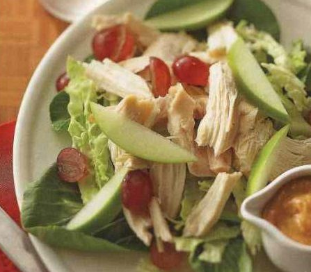Chicken salad with cabbage, apples and grapes