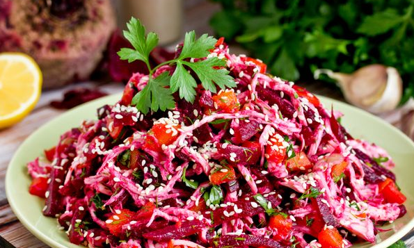 Salad with chicken, beets, carrots, herbs and garlic
