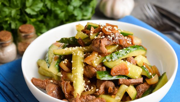 Salad with beef, fresh cucumbers, peppers and onions, Korean style