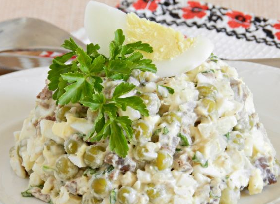 Salad with chicken liver