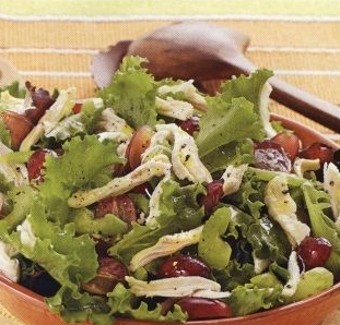 Green salad with chicken fillet and grapes