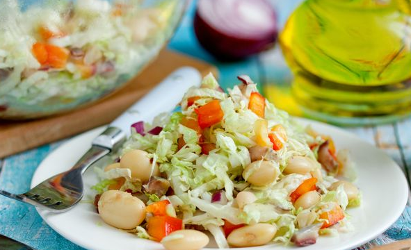 Chinese cabbage salad with beans and herring