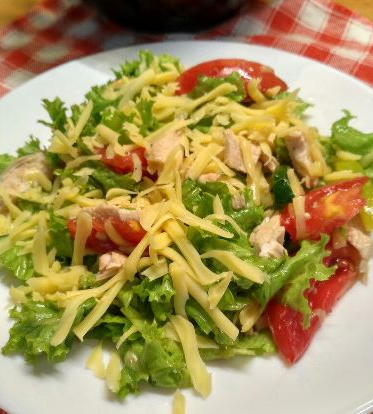 Tasty Salad with chicken and cheese