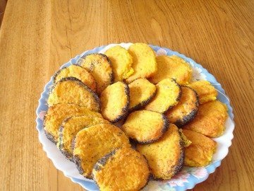 Cheese cookies with poppy seeds