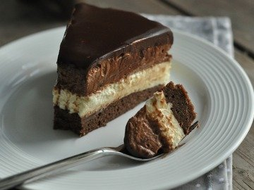 Creamy chocolate mousse cake